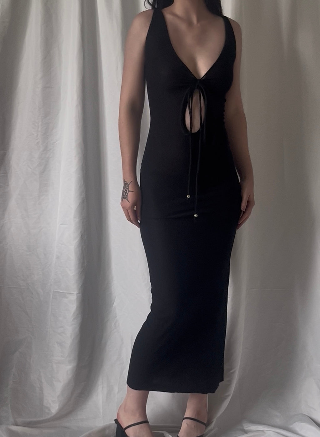 Robe longue col V froncé