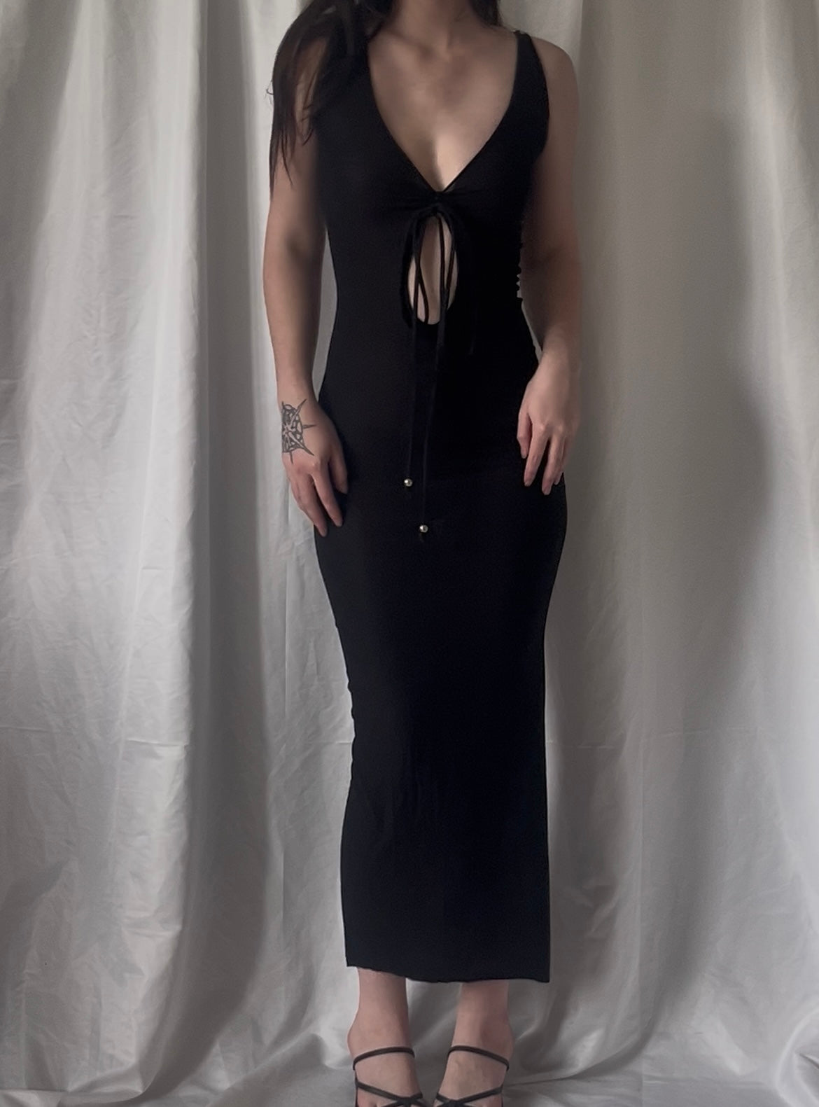 Robe longue col V froncé