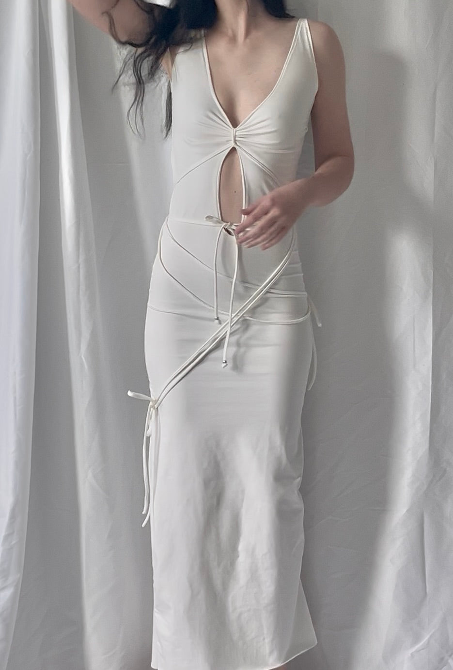 Robe longue col V froncé