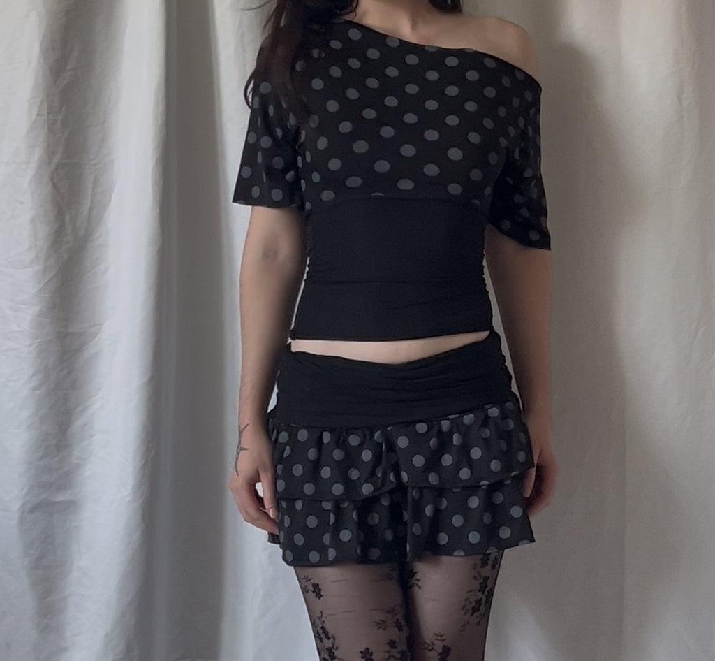 T-shirt manche off-shoulder bi-couleur