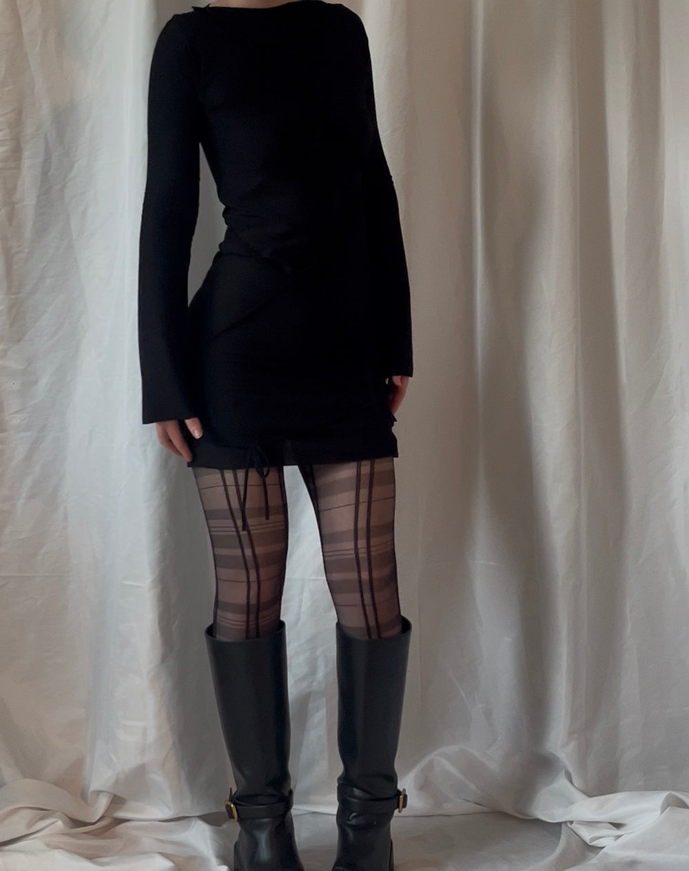 Robe courte cordons asymétriques et manches longues - Hover